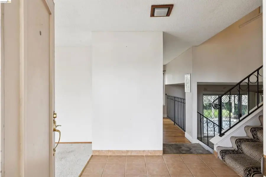 7360 Meadowgate Dr, Sacramento, CA 95823 - #3