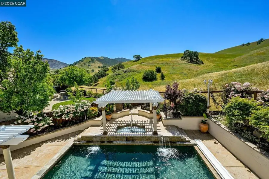 950 Maplegate Ct, Concord, CA 94521 - #2