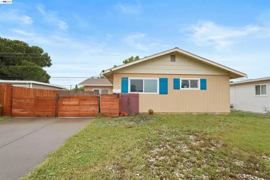 1712 Utah St, Fairfield, CA 94533 - #2