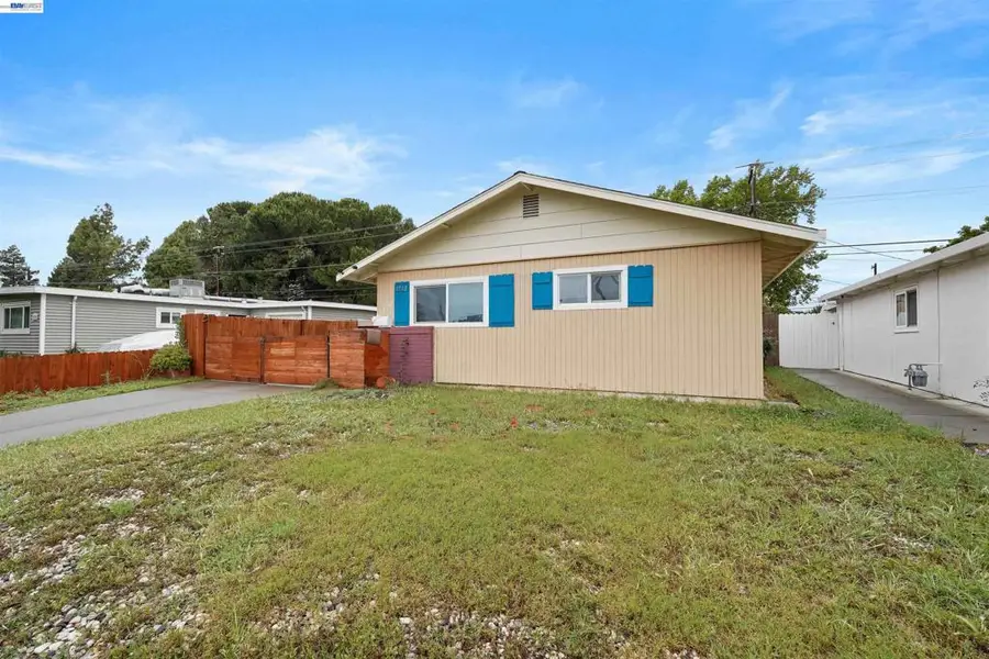 1712 Utah St, Fairfield, CA 94533 - #3