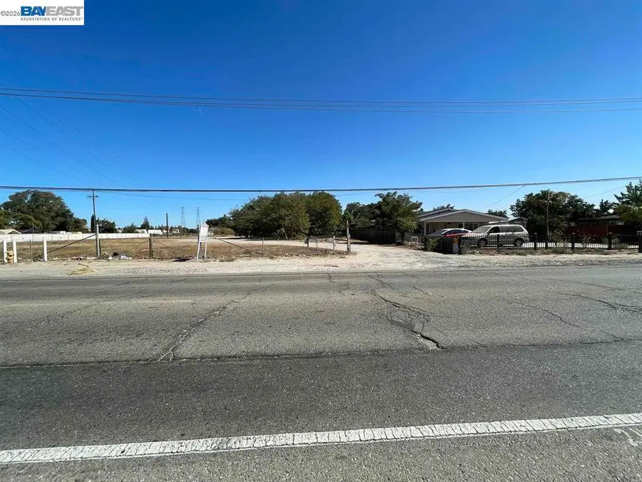 580 S Airport Way, Manteca, CA 95337 - #2