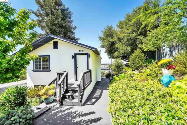 7907 Michigan Ave, Oakland, CA 94605