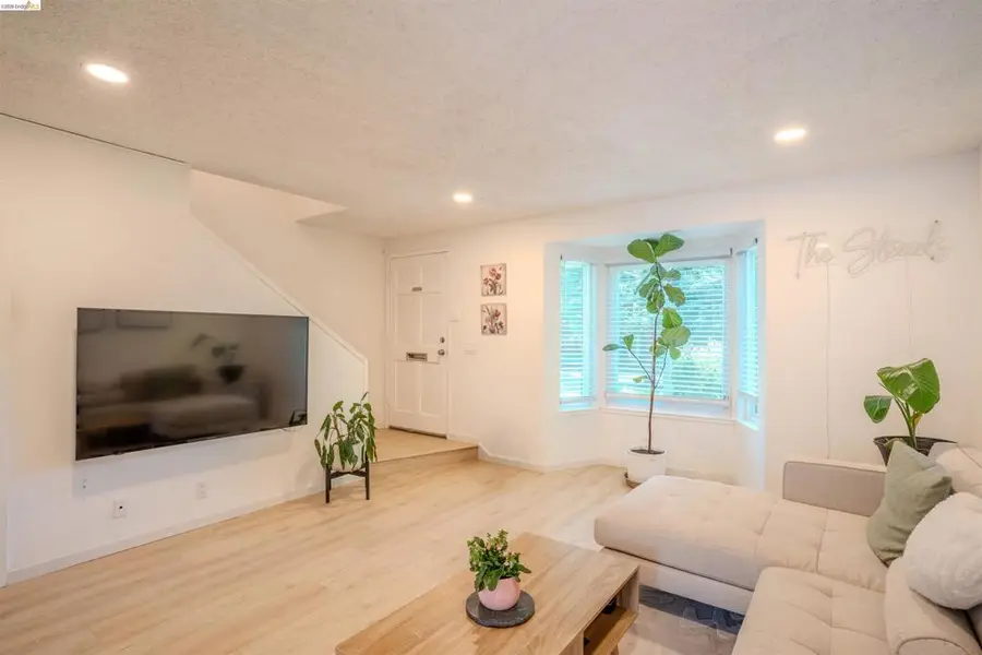 1260 Pine Creek Way #I, Concord, CA 94520 - #2