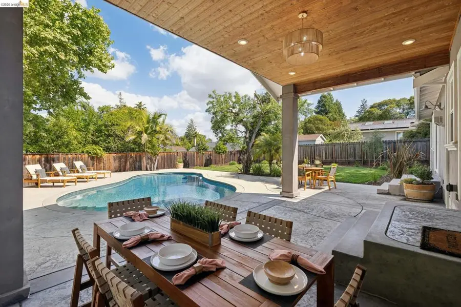 230 Valley Dr, Pleasant Hill, CA 94523 - #2
