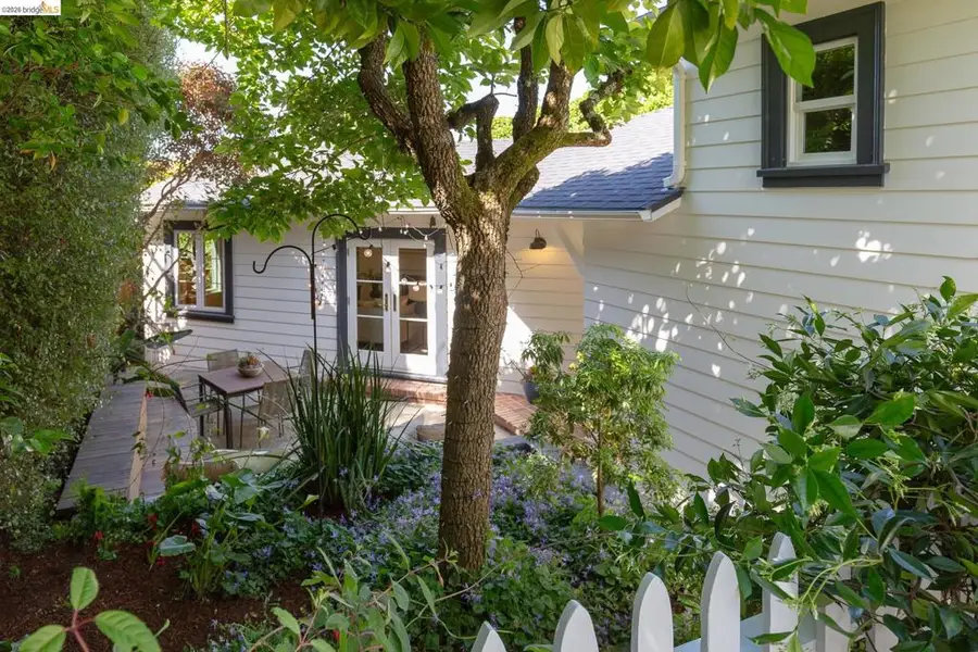 5283 Harbord Dr, Oakland, CA 94618 - #2