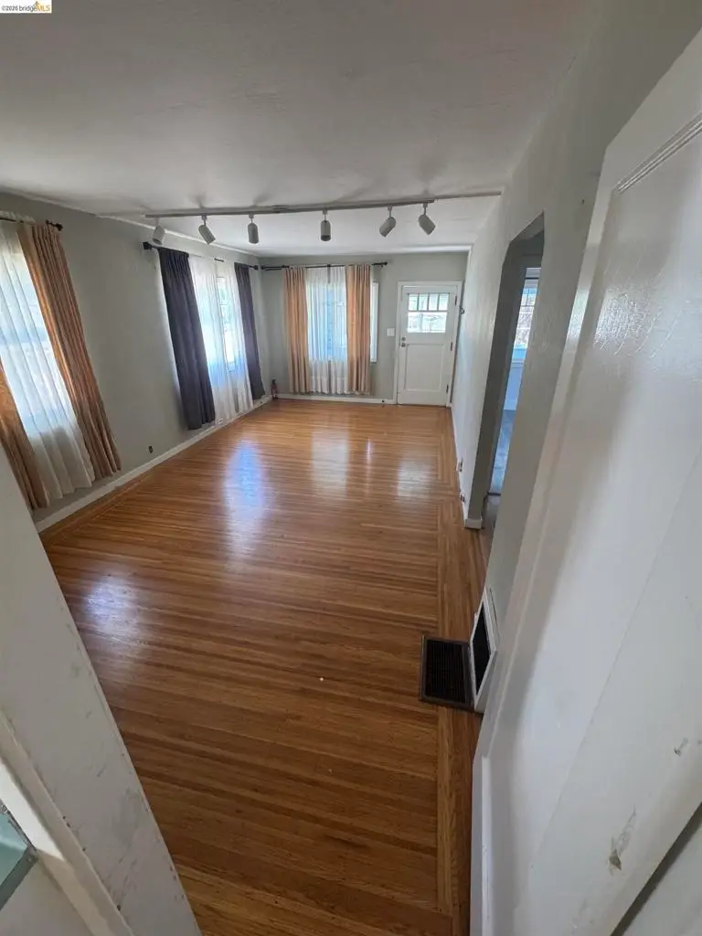 6440 Sunnymere, Oakland, CA 94605 - #2