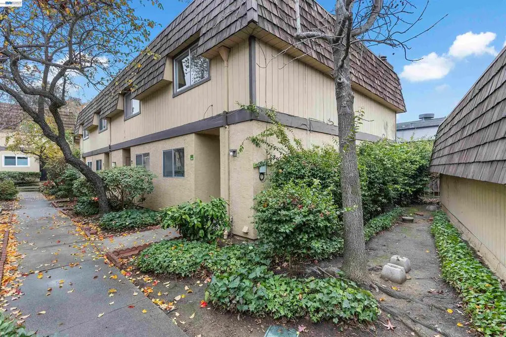 10401 Shaw St #401, Oakland, CA 94605 - #1
