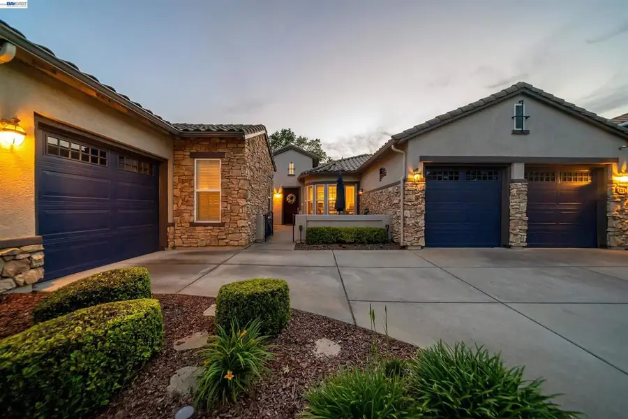 9385 Pinehurst Dr, Roseville, CA 95747 - #2
