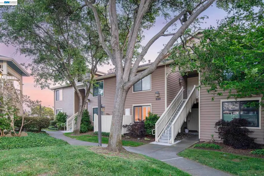 197 Lakeshore Ct, Richmond, CA 94804 - #2