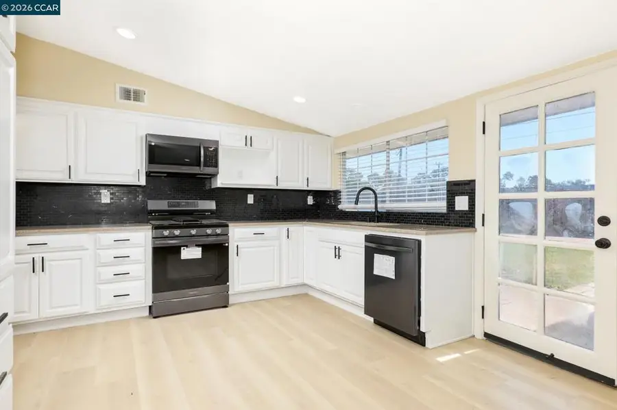 618 Virginia Dr, Rio Vista, CA 94571 - #2