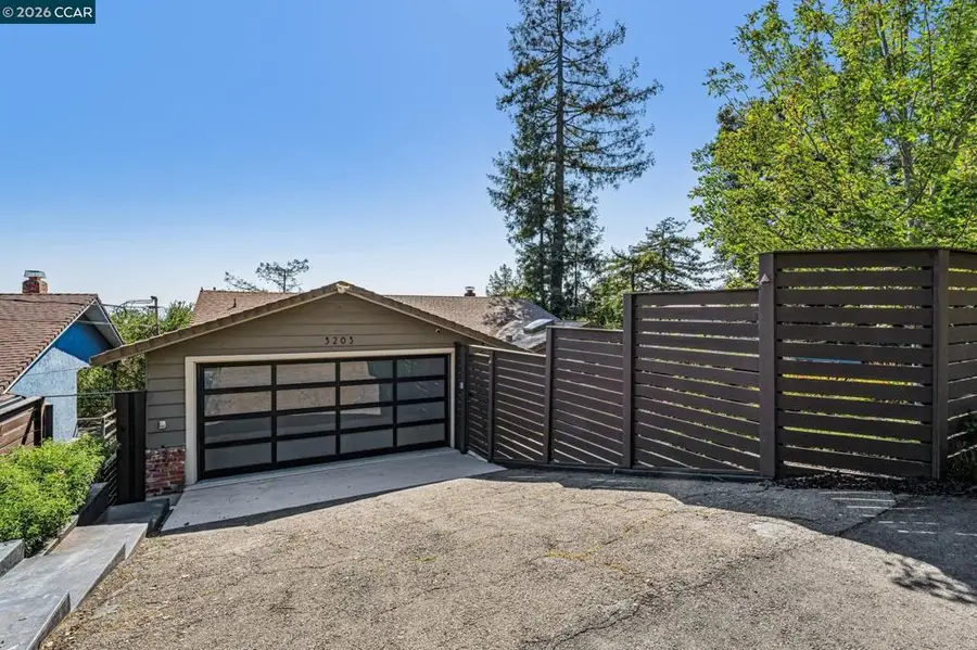 3203 Monterey Blvd, Oakland, CA 94602 - #2