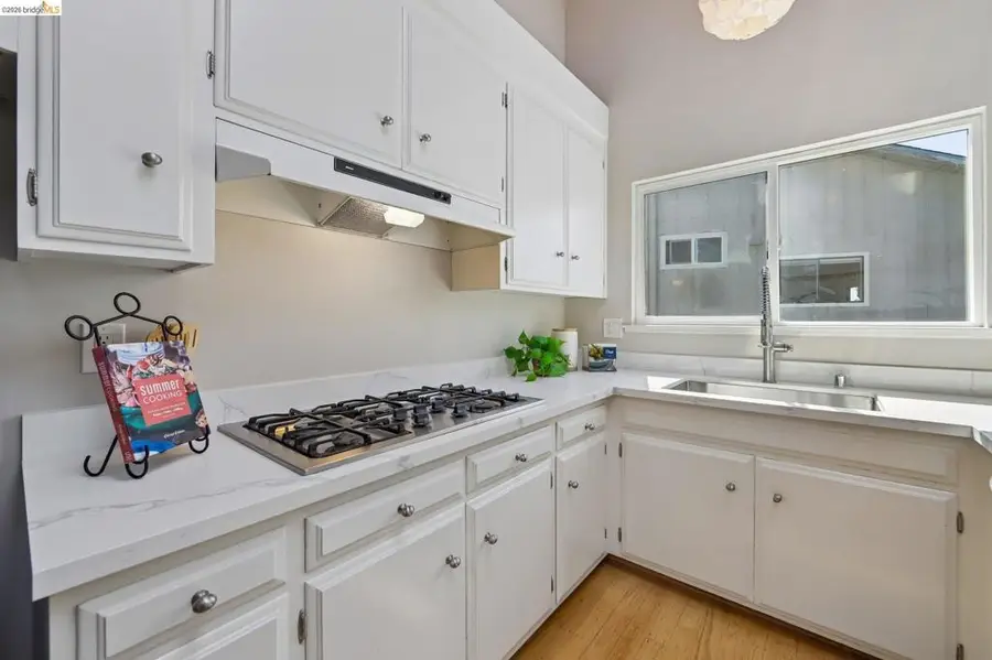 6643 Aitken Dr, Oakland, CA 94611 - #2