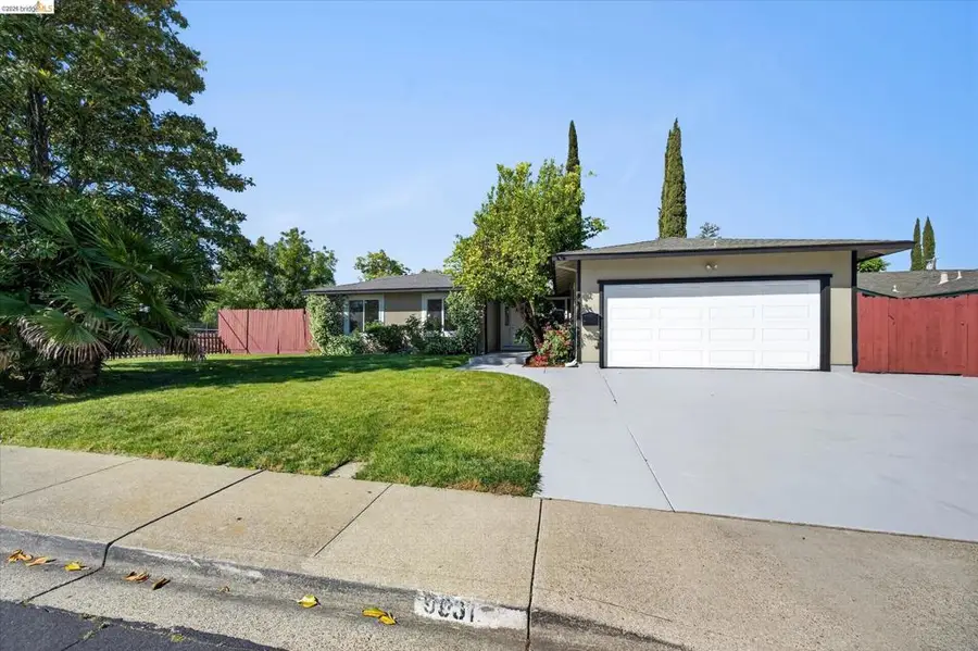 901 Helix Dr, Concord, CA 94518 - #2