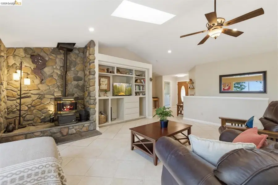 16690 Ridgewood Dr, Sonora, CA 95370 - #2