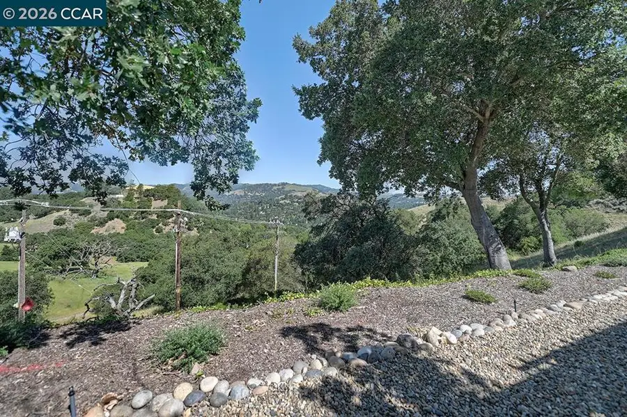 1300 Skycrest Dr #2, Walnut Creek, CA 94595 - #2
