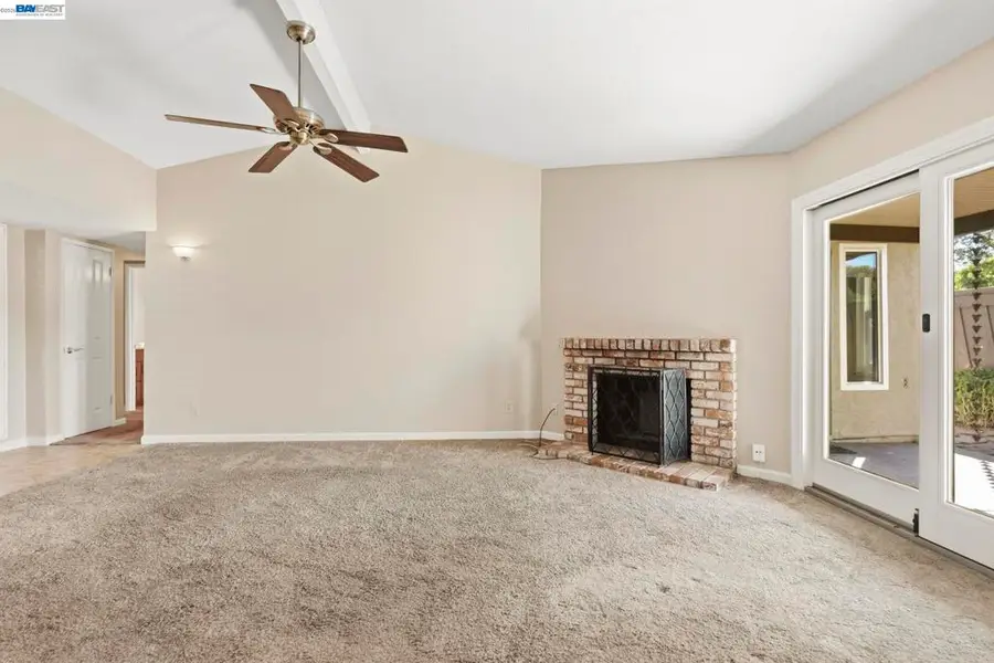 165 Fairoaks Dr, Vacaville, CA 95688 - #2