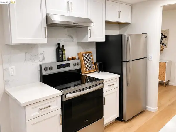 8761 Mountain Blvd #11, Oakland, CA 94605