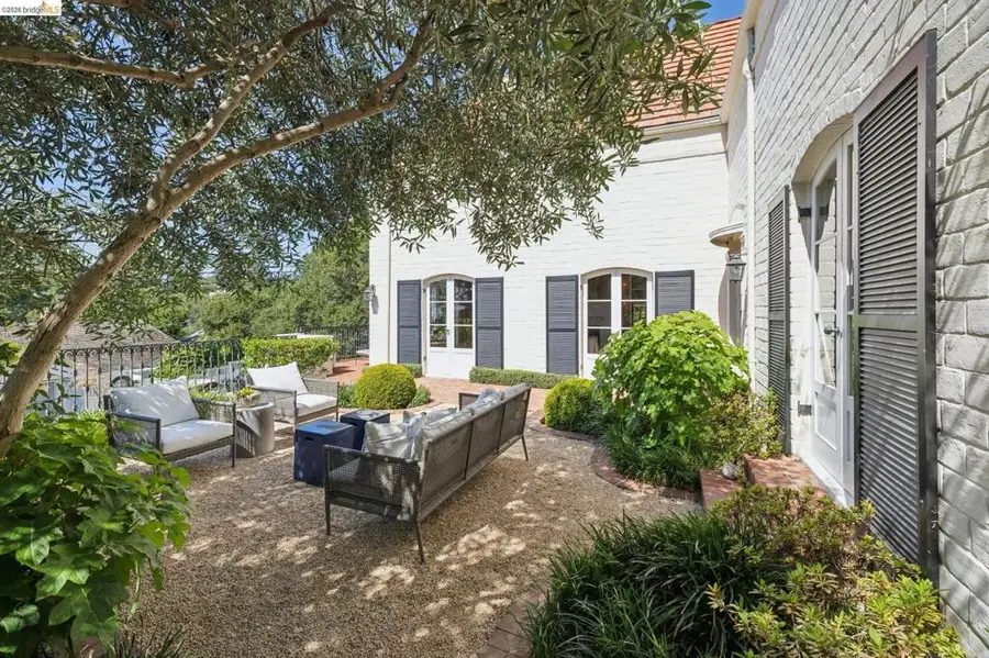 126 Woodland Way, Piedmont, CA 94611 - #2