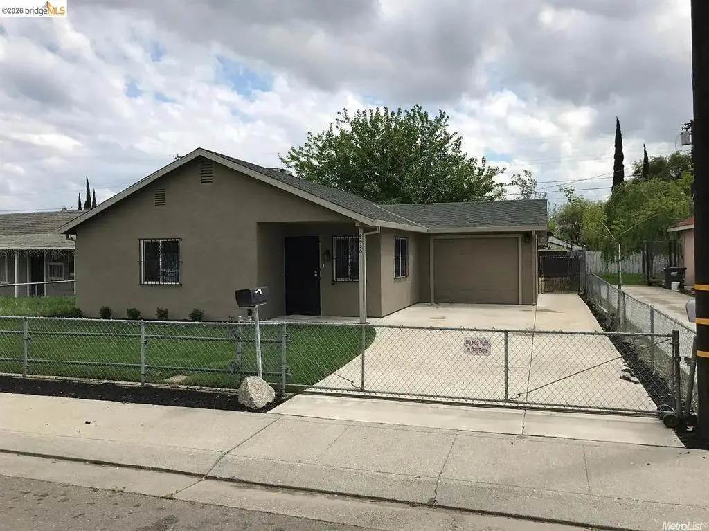 2236 E Stadium Dr, Stockton, CA 95205 - #1