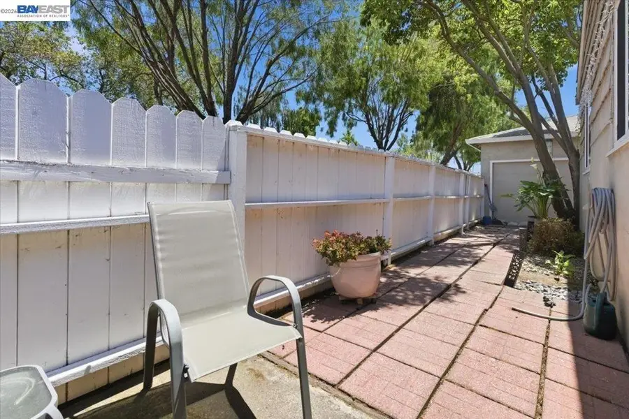 882 W Tennyson Rd, Hayward, CA 94544 - #3