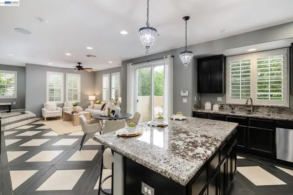 164 Heligan Ln #8, Livermore, CA 94551