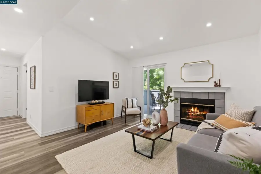 760 Canyon Oaks Dr #H, Oakland, CA 94605 - #3