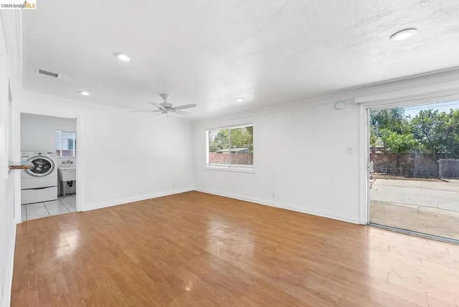 15138 Hiawatha St, Mission Hills, CA 91345 - #3