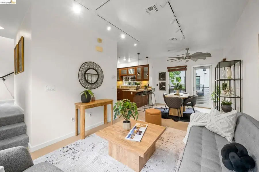 903 Zephyr Dr, Oakland, CA 94607 - #2