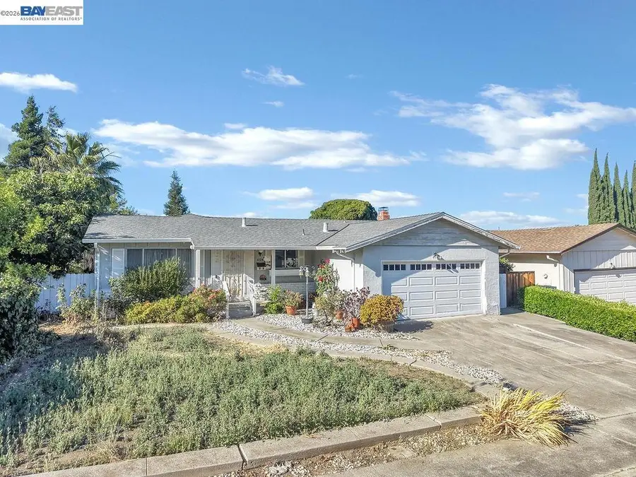1124 Monterey Dr, Antioch, CA 94509 - #2