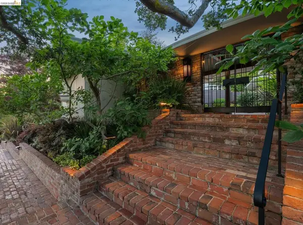 11 Huntleigh Rd, Piedmont, CA 94611