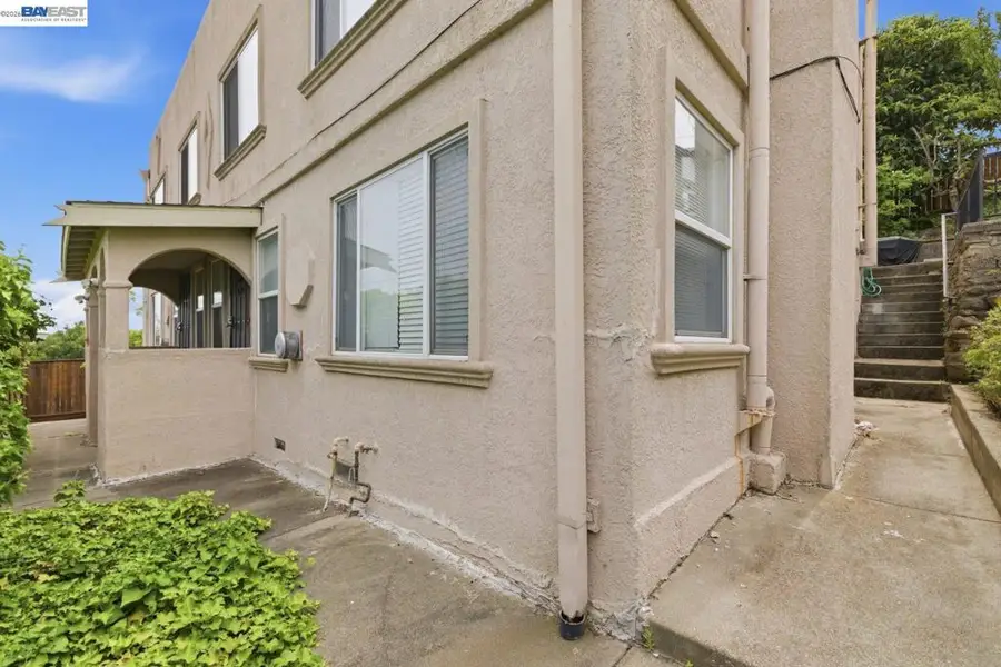 242 Kendall Ave, Crockett, CA 94525 - #3