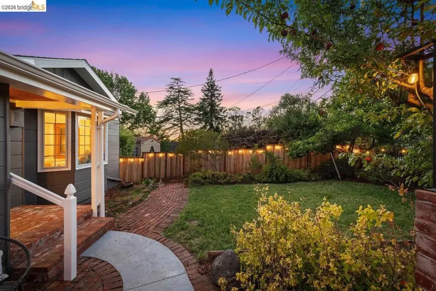 7008 Thornhill Dr, Oakland, CA 94611 - #3