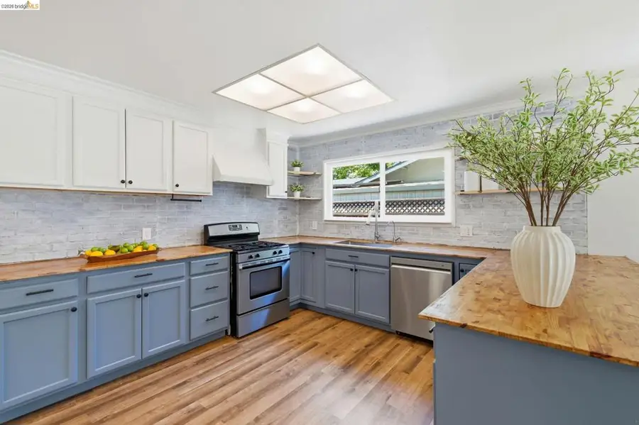 224 Amherst Ct, Vacaville, CA 95687 - #2