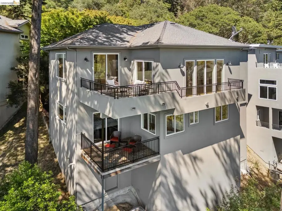 6153 Girvin Dr, Oakland, CA 94611 - #3