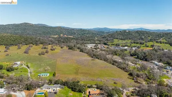 18701 Rawhide Rd, Jamestown, CA 95327