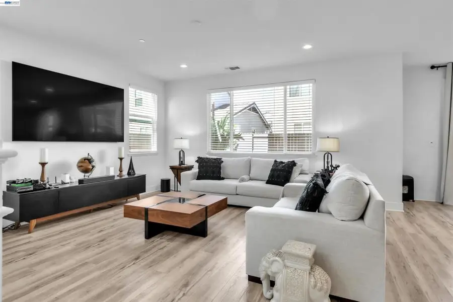 542 Datura Dr, Vacaville, CA 95687 - #3