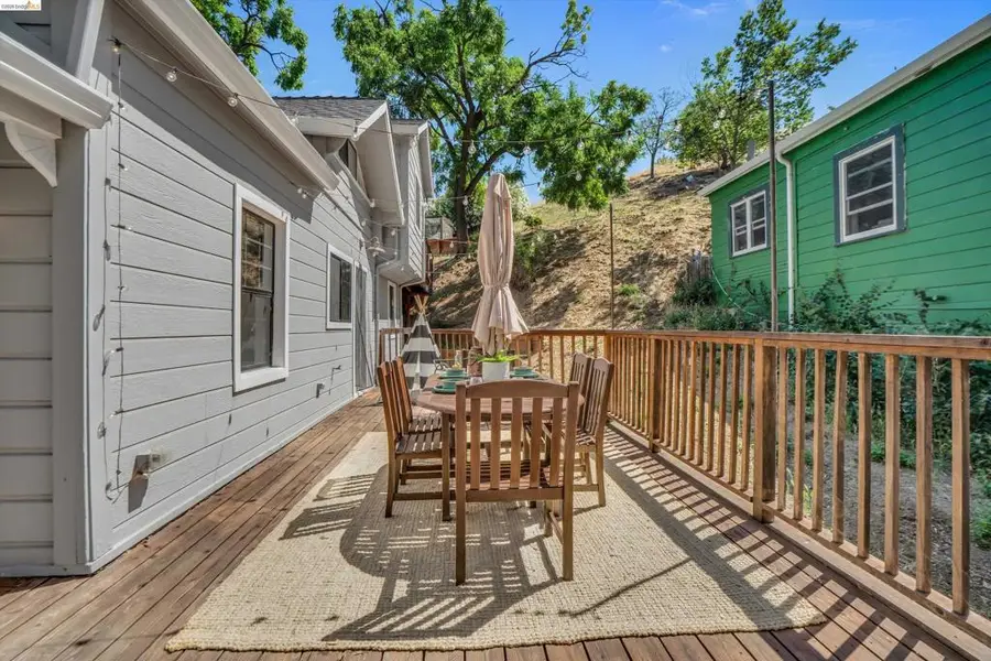 12 Erskine St, Port Costa, CA 94569 - #3