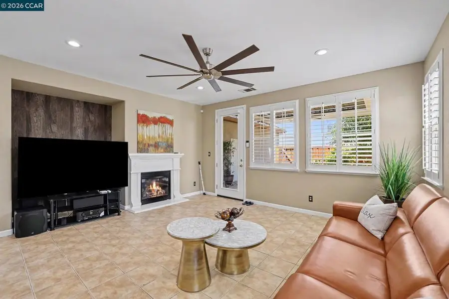 586 Dutch Elm Dr, Hercules, CA 94547 - #3