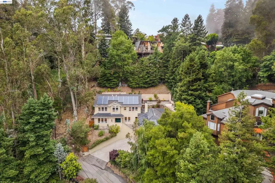 7010 Pinehaven Rd, Oakland, CA 94611 - #2