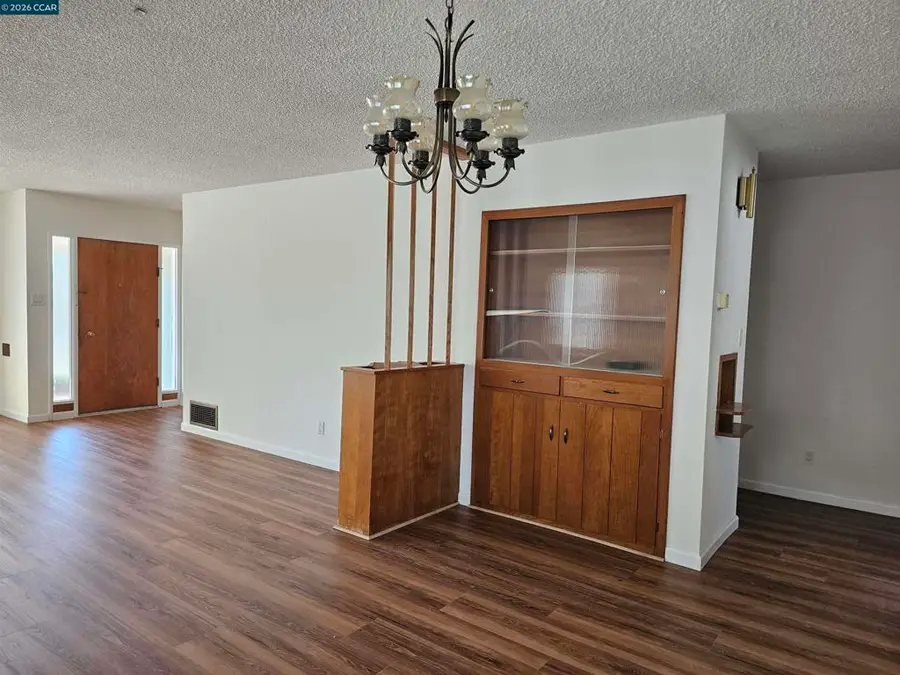 638 36th St, Richmond, CA 94805 - #3