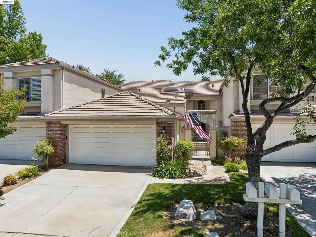 24448 Hampton Dr #B, Santa Clarita, CA 91355 - #1