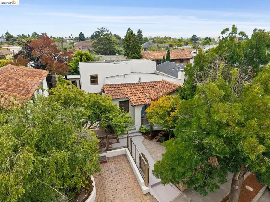 1246 Hopkins St, Berkeley, CA 94702 - #2