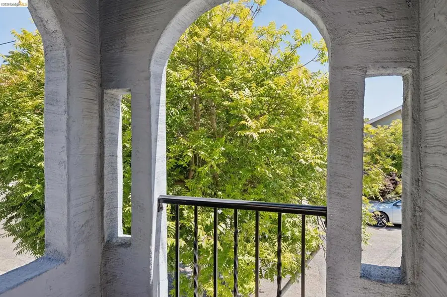 390 43rd, Oakland, CA 94609 - #3