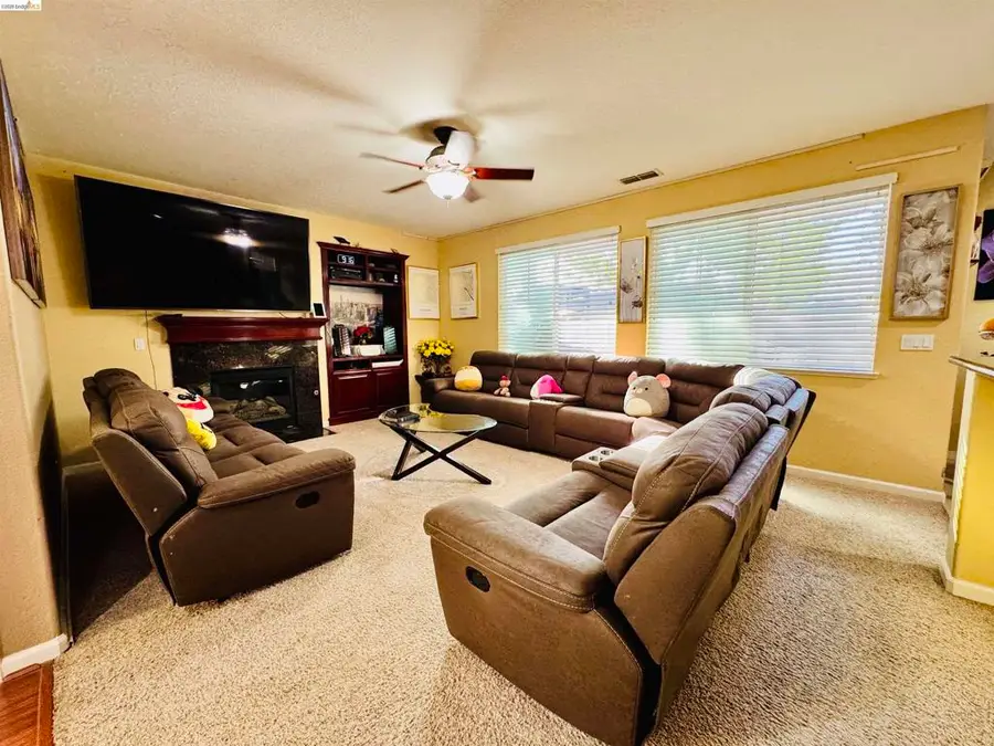 9332 Jacks Pl, Patterson, CA 95363 - #3