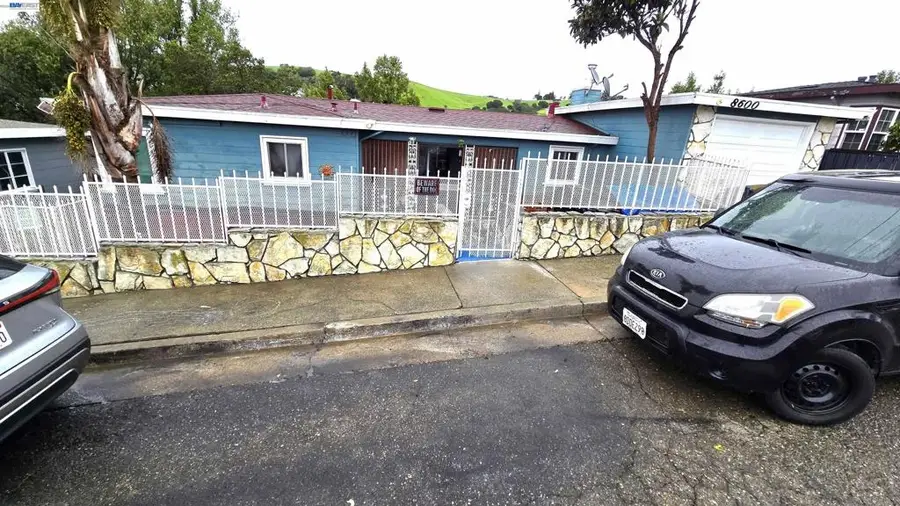 8600 Seneca Street, Oakland, CA 94605 - #2