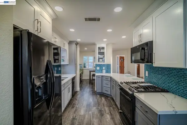 230 Laurelwood Cir, Manteca, CA 95336