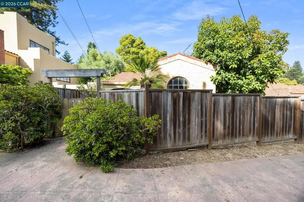 11 Edgecroft Rd, Kensington, CA 94707 - #1