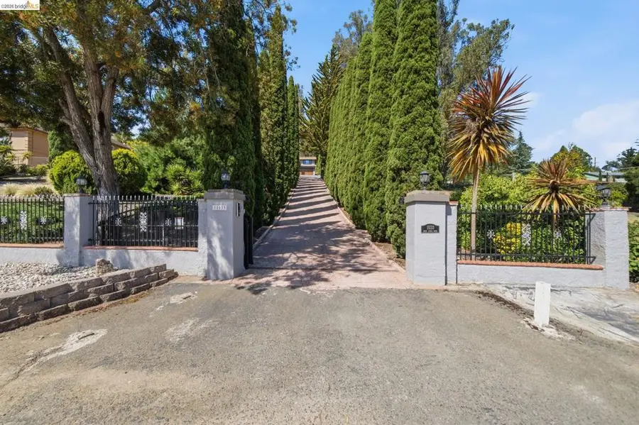 11133 Golf Links Rd, Oakland, CA 94605 - #2