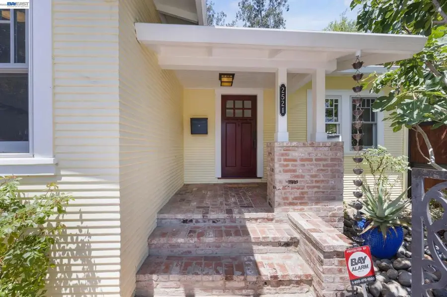 2521 Pleasant St, Oakland, CA 94602 - #2