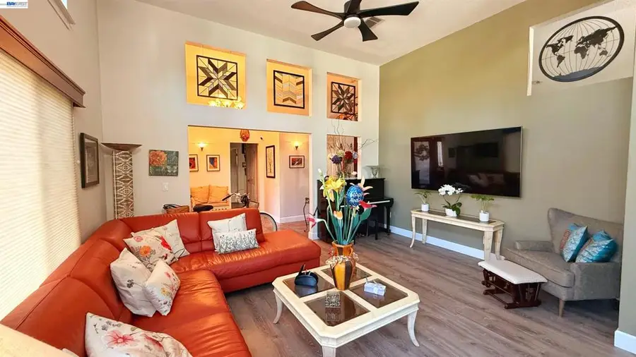 406 Stanford St, Vacaville, CA 95687 - #2